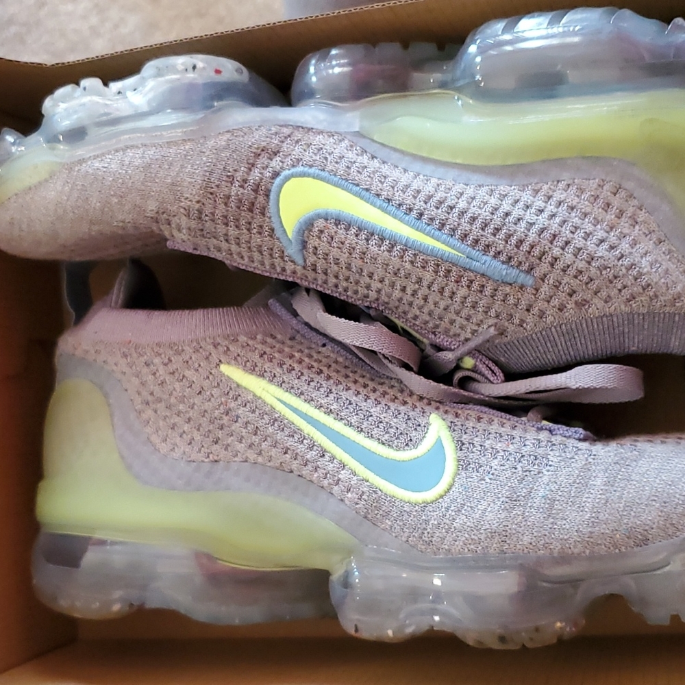 Nike Air Vapormax 2021 Big Kids Size 6.5